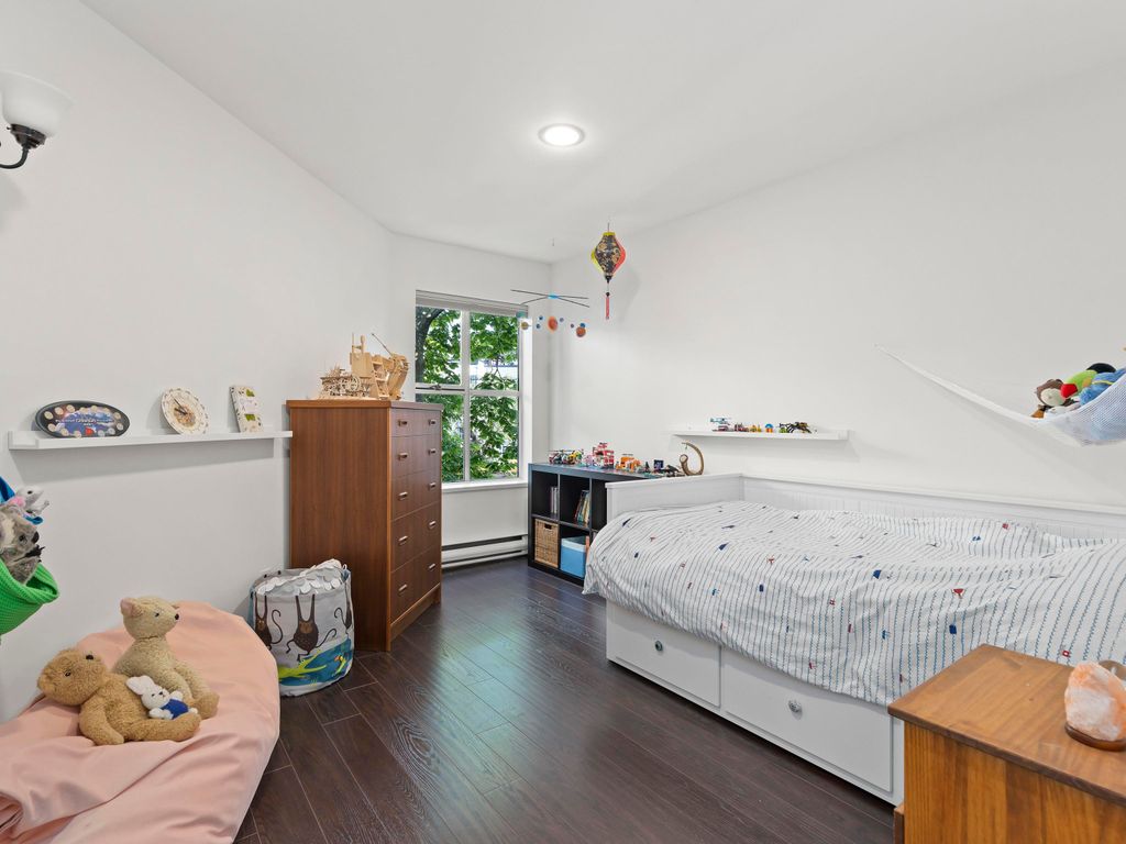 listing image 1103422222632700730