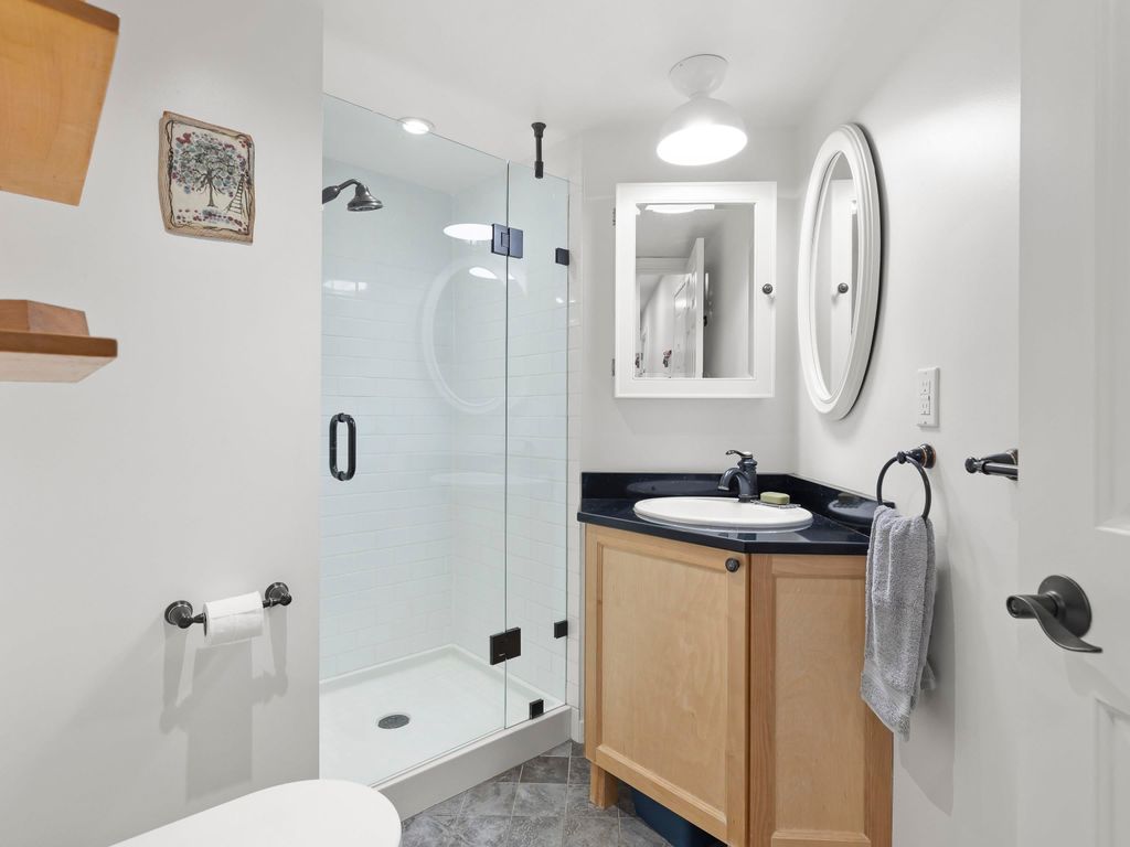 listing image 1103103752866831293