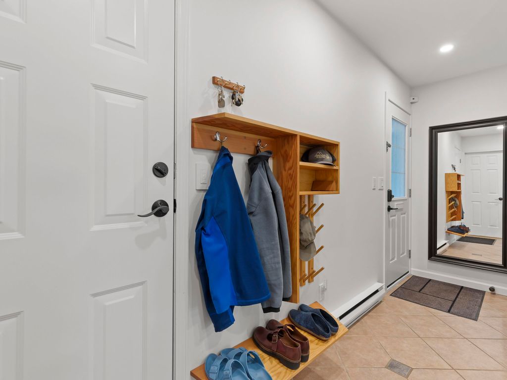 listing image 1100153022209041992
