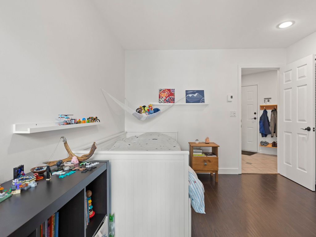 listing image 1100501886677257377
