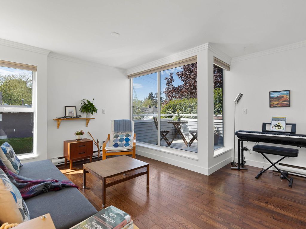 listing image 1104752648645017867