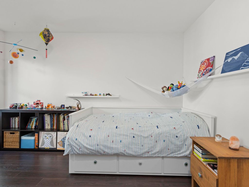 listing image 1101050045466296318