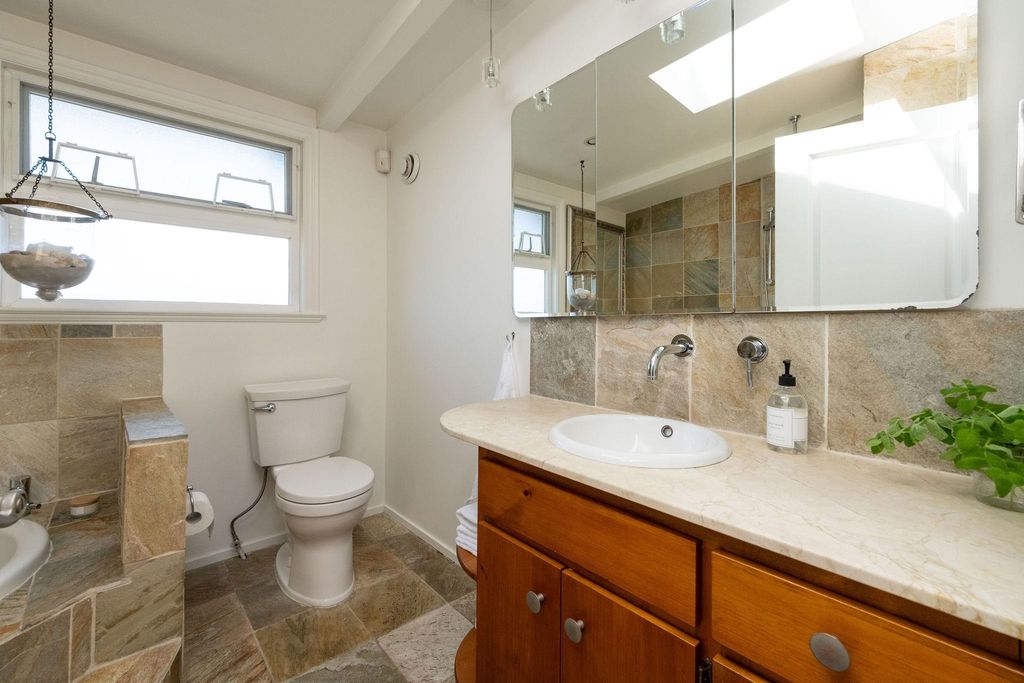 listing image 1106007867152976741