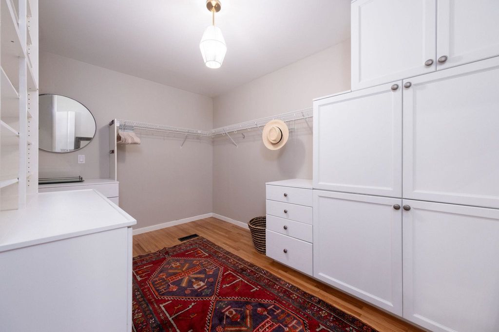 listing image 1105071302710708236