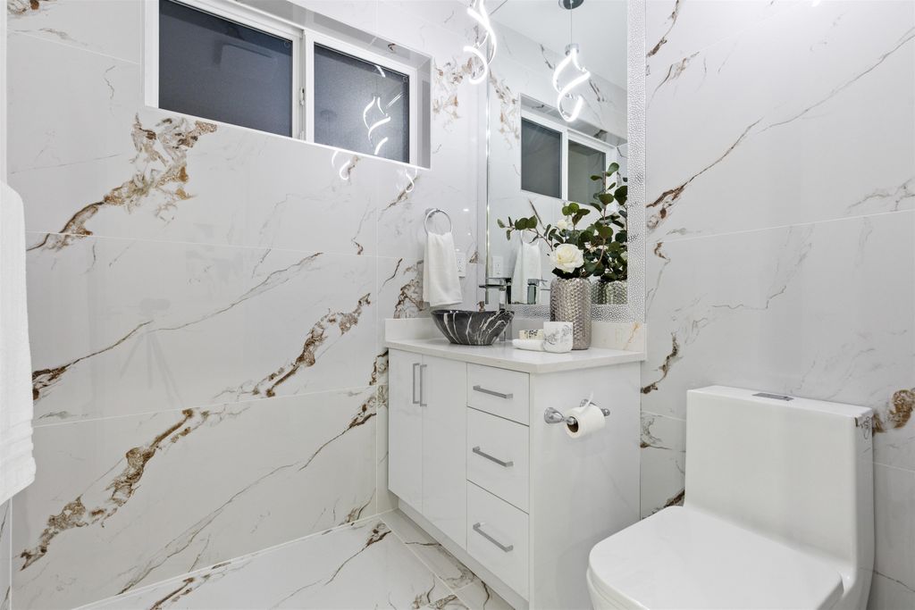 listing image 1104294915724514164