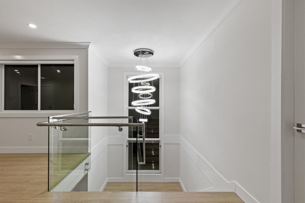 listing image 1104693221182179424