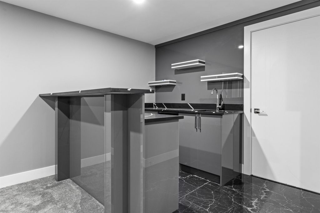 listing image 1106039133360774932