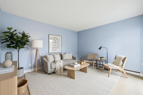 310 Highland Way 4 Port Moody BC V3H 3V7