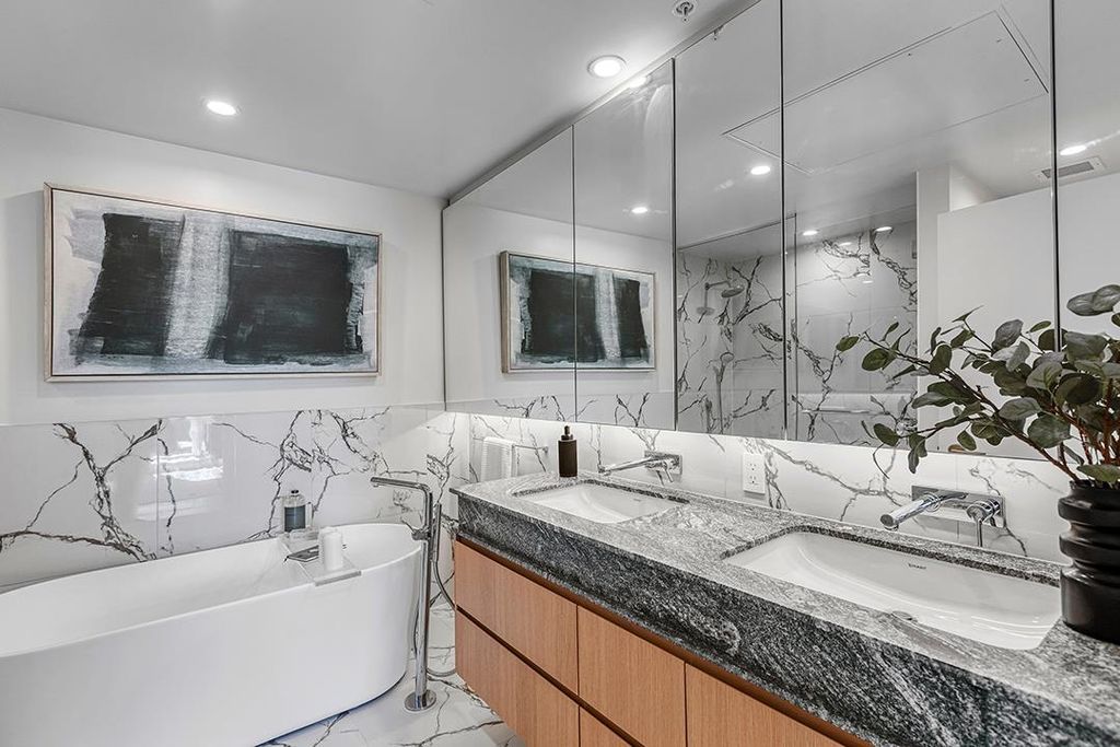 listing image 1101755343023688506
