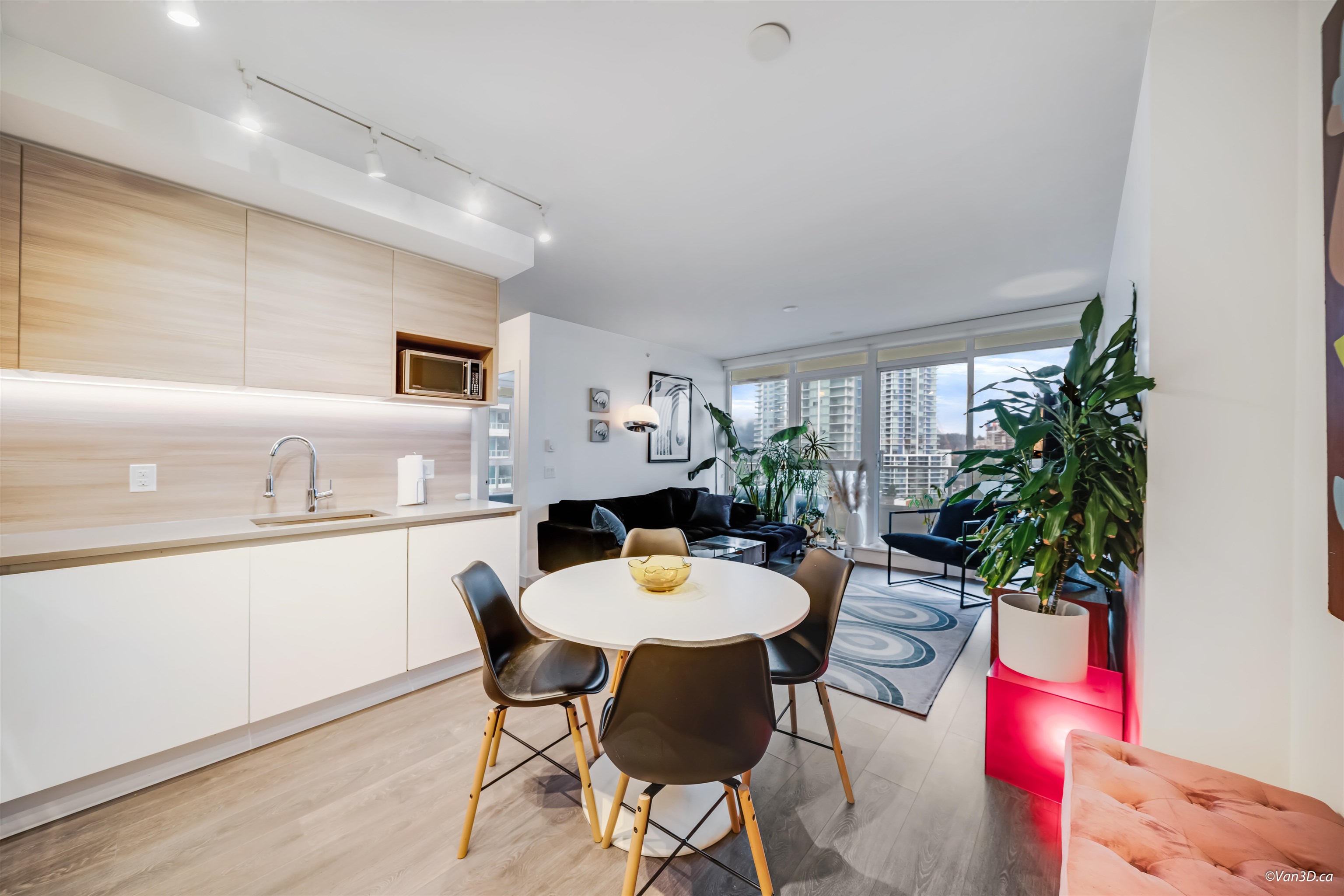 525 Foster Avenue 1204