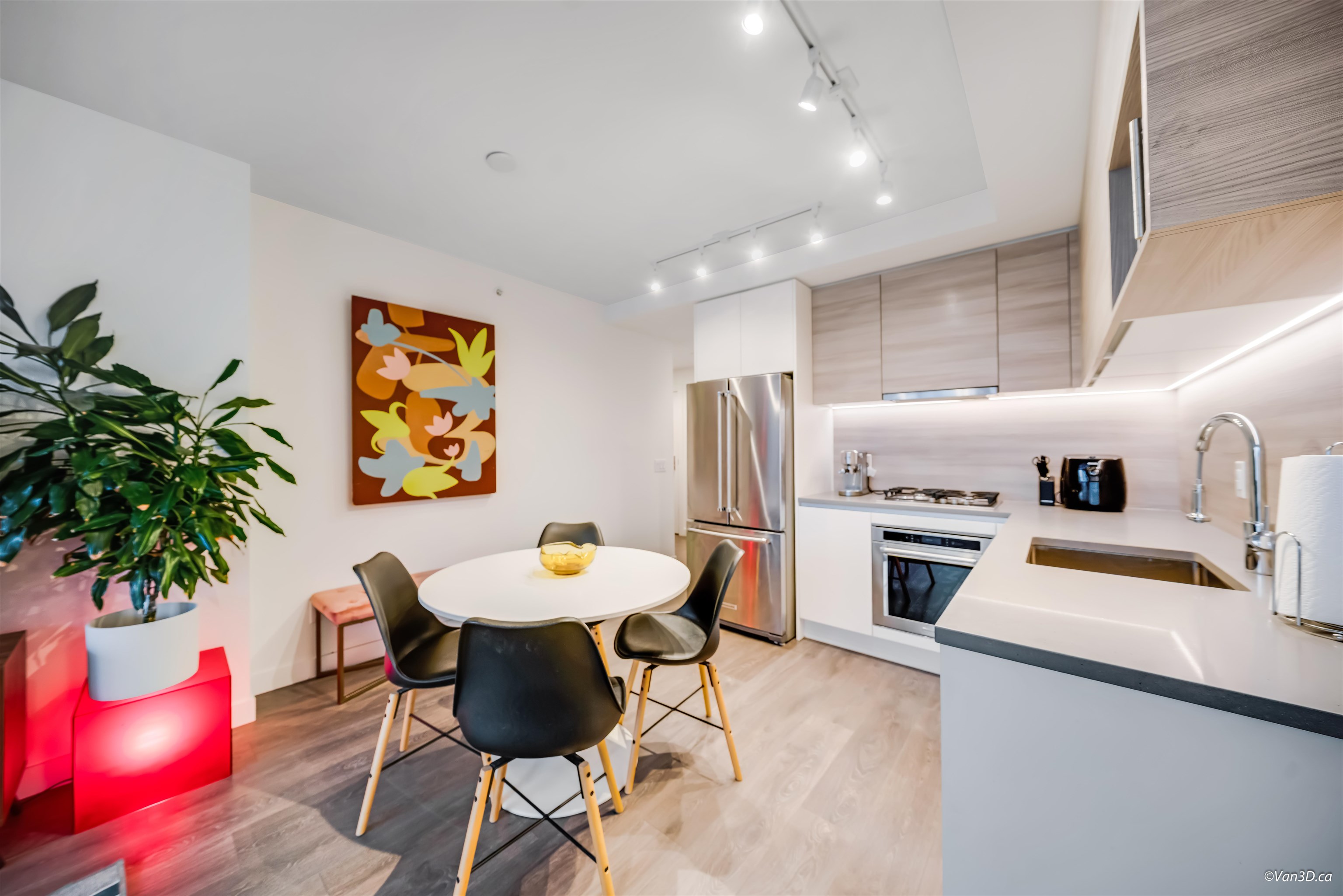 525 Foster Avenue 1204