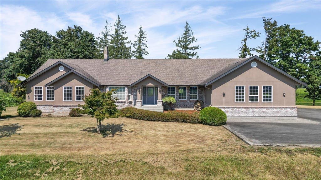 Photo of 47083 Bell Road, Chilliwack, BC V2P 6H5 (MLS # R3152306)