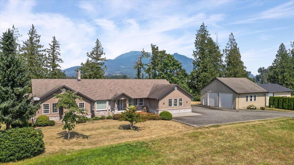 Photo of 47083 Bell Road, Chilliwack, BC V2P 6H5 (MLS # R3152306)