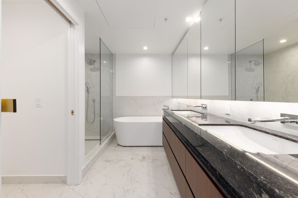 listing image 1103387389205432817