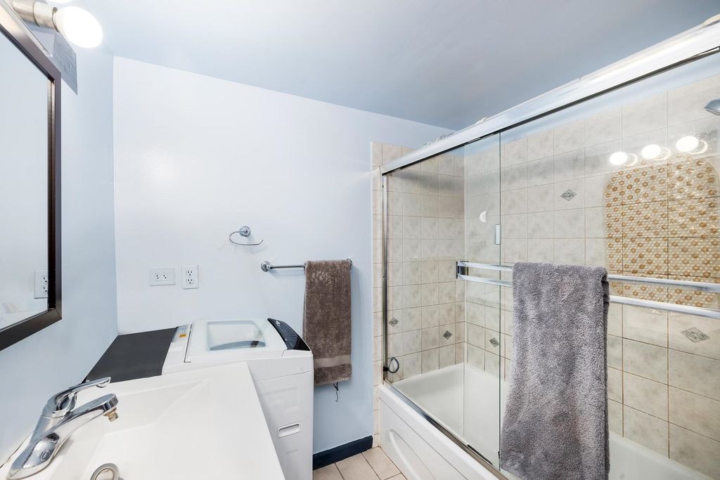 listing image 1106616520611920585