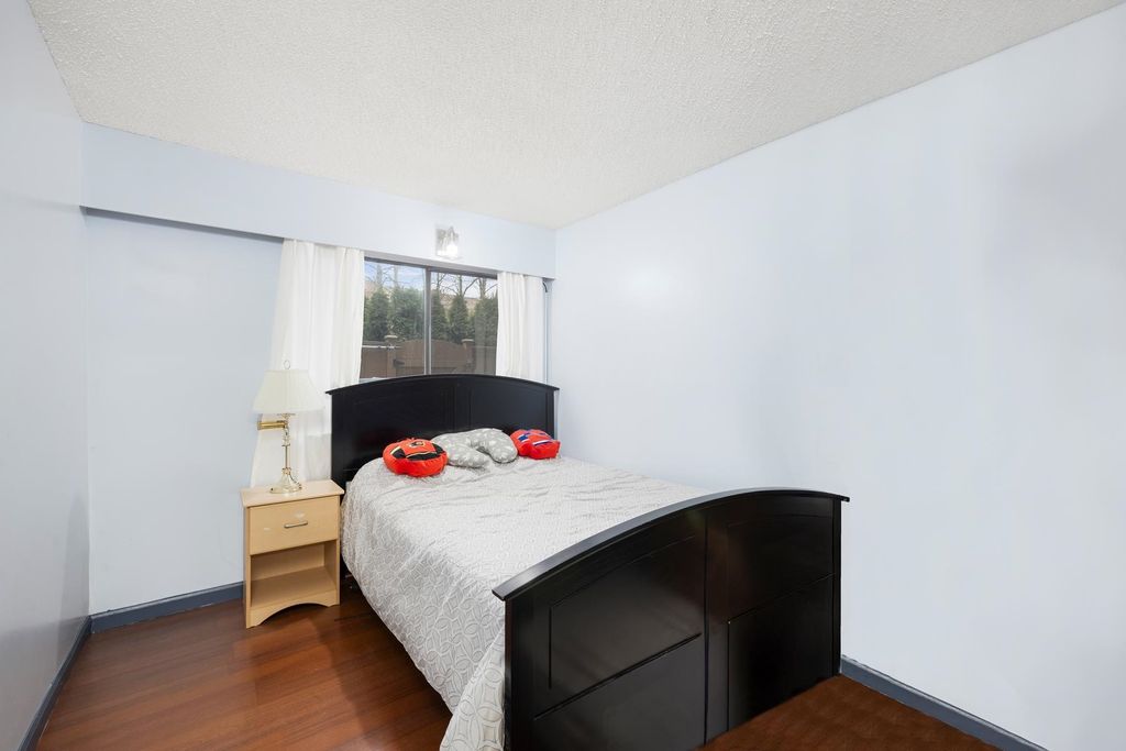 listing image 1102528429155013833