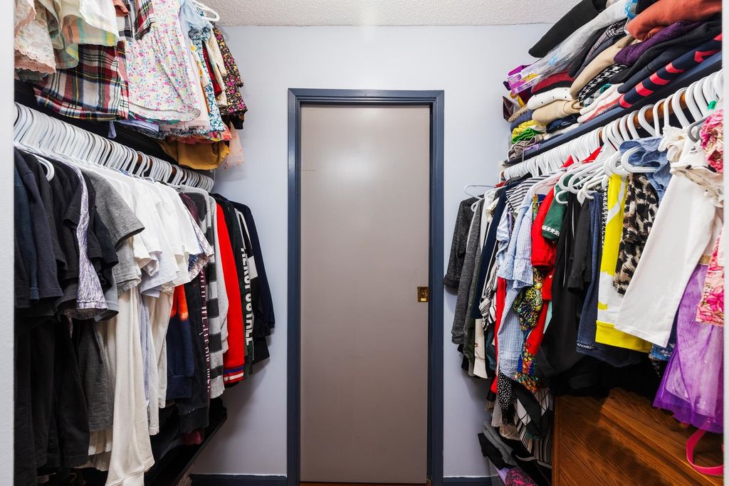 listing image 1109747777837022394