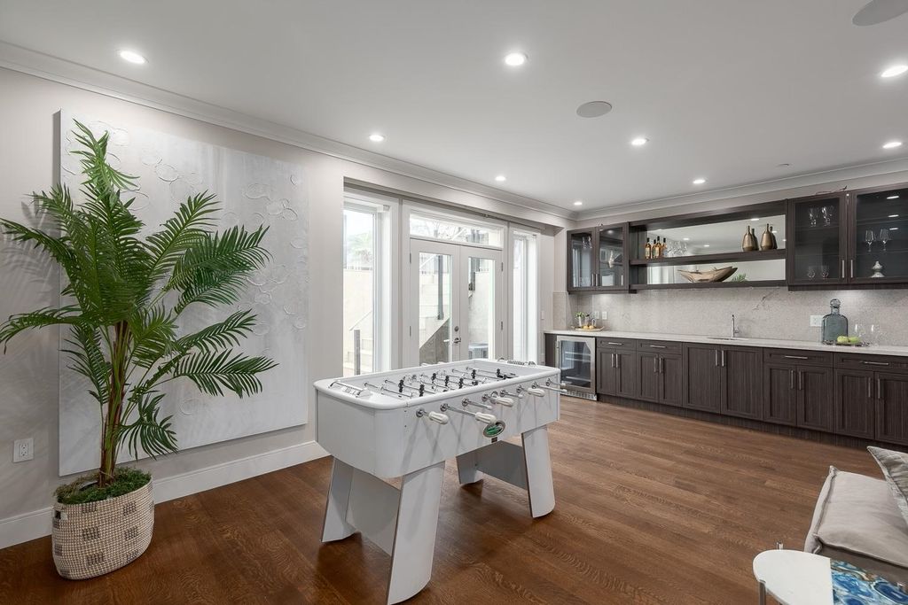 listing image 1100336083449933840
