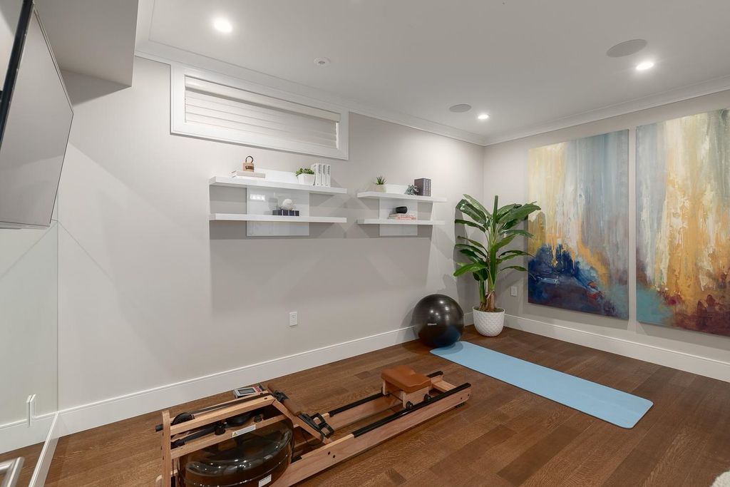 listing image 1101276574502596355