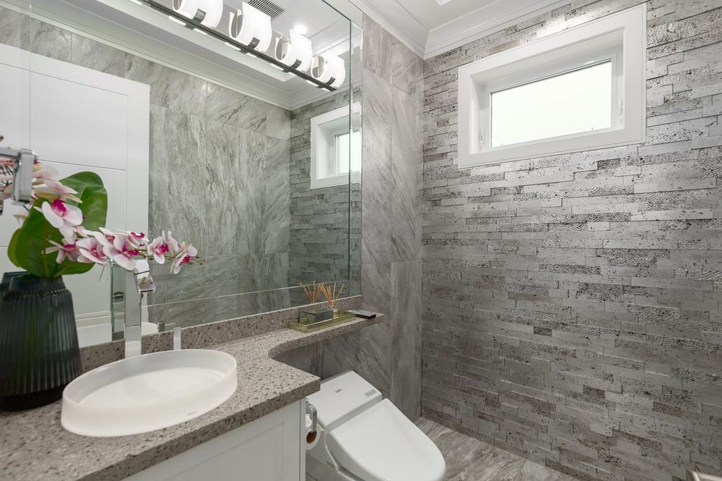 listing image 1100705393199906923