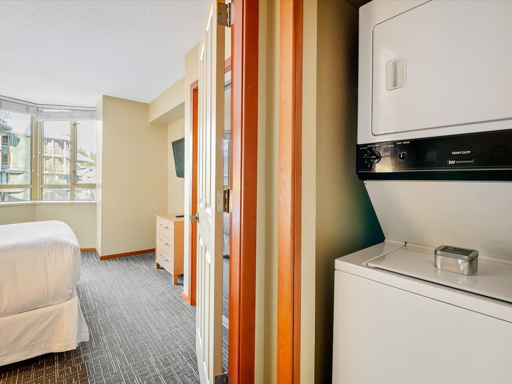 listing image 1109631632037639858