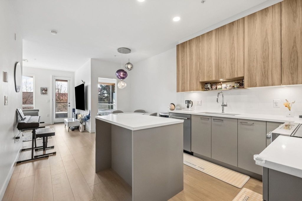 listing image 1100818858770524736