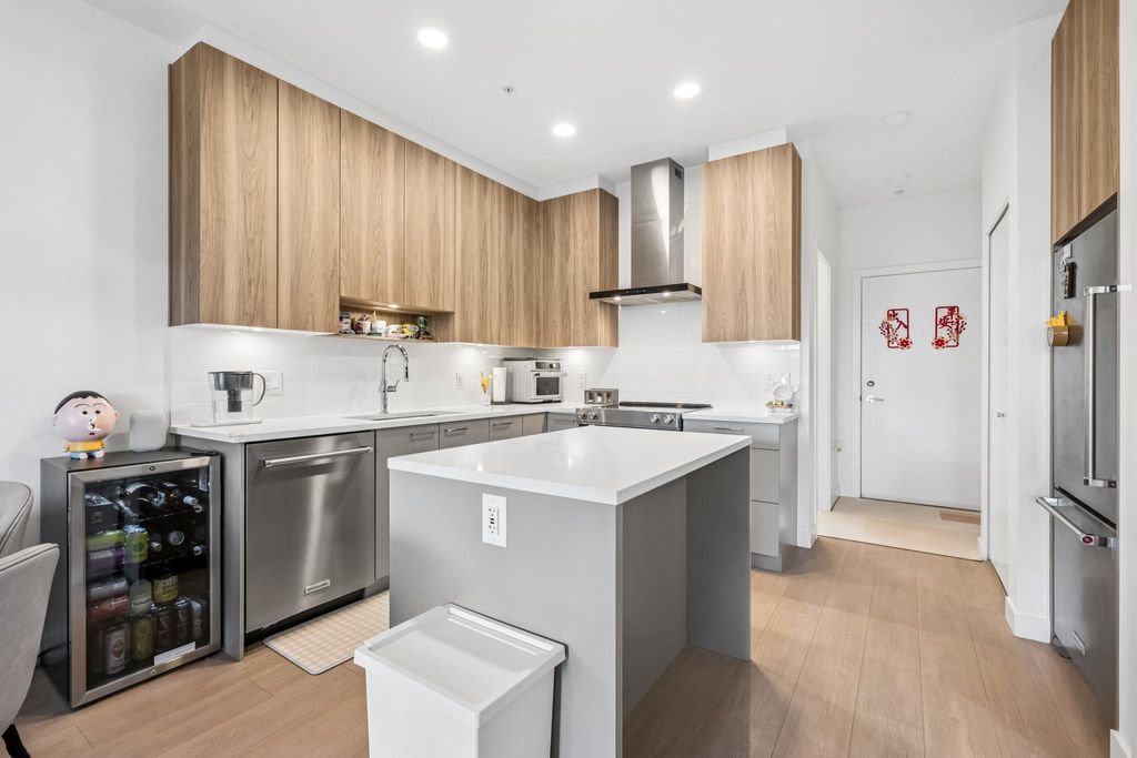 listing image 1102759427188115233