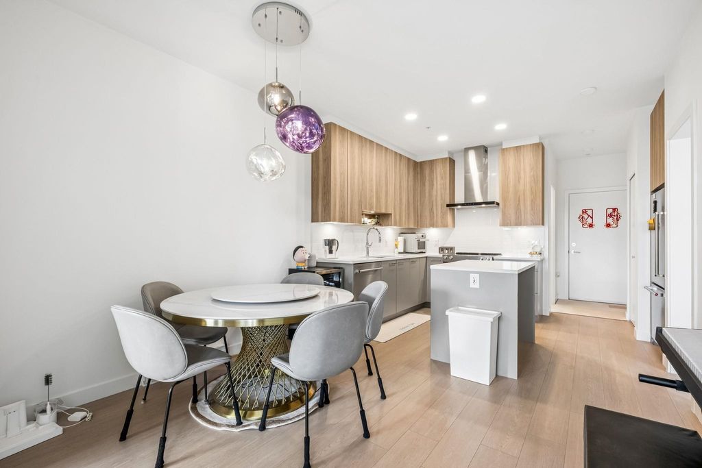 listing image 1100471381606811714