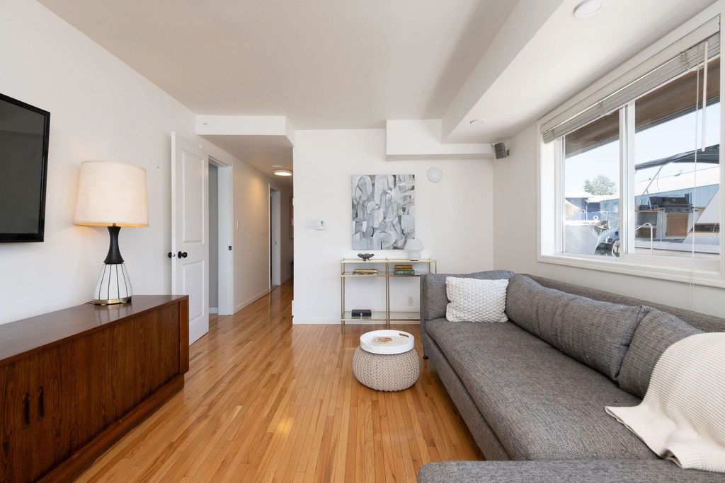 listing image 1106714196033204227