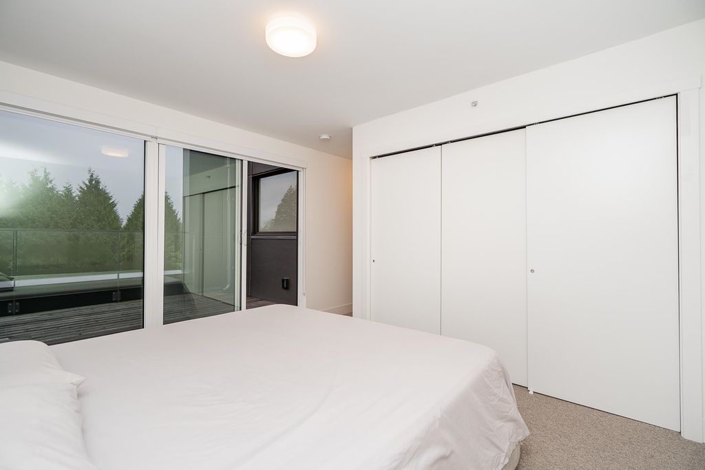 listing image 1107733901631259904