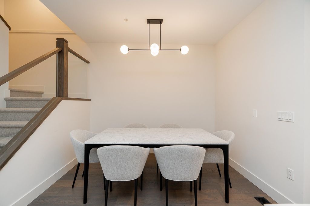 listing image 1107745089605838124