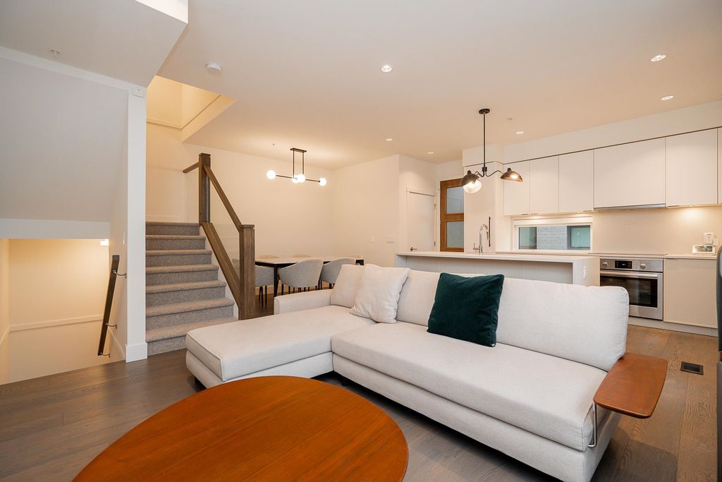 listing image 1108305489089144510