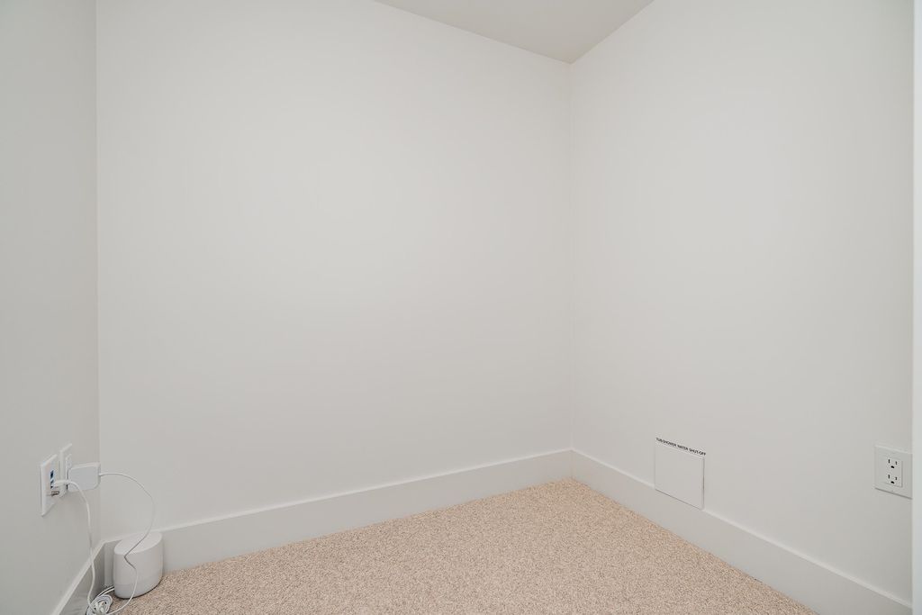 listing image 1103646823956102715