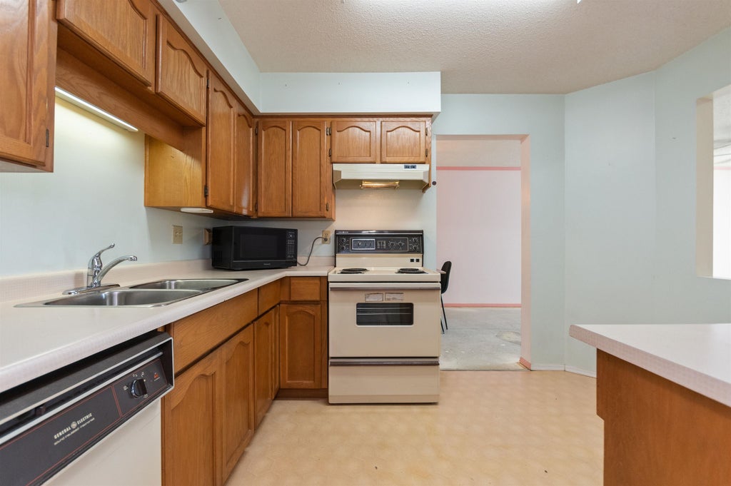 Photo of 8725 Elm Drive #202, Chilliwack, BC V2P 4Y3 (MLS # R3139511)