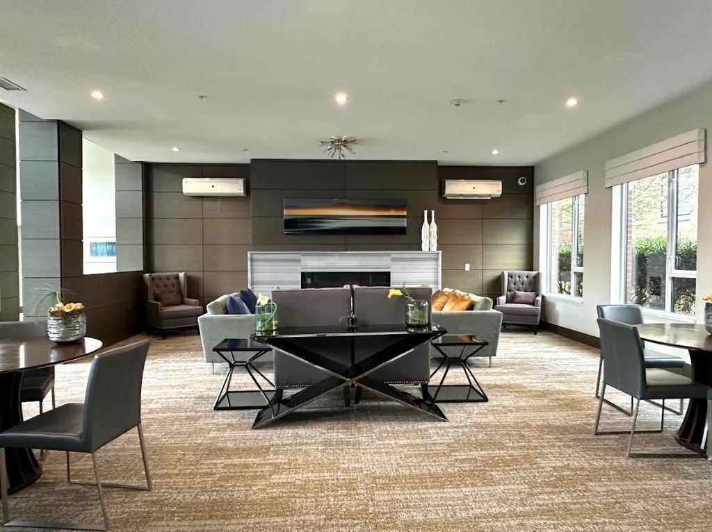 listing image 1103732127748609386