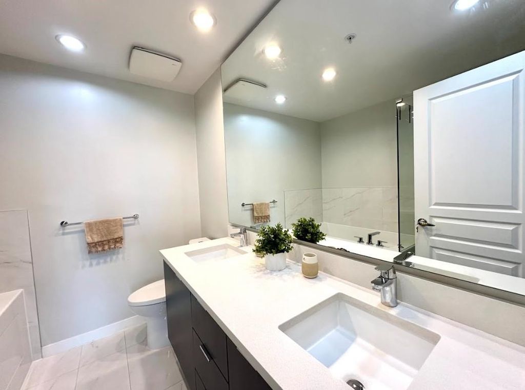 listing image 1108589907200828763
