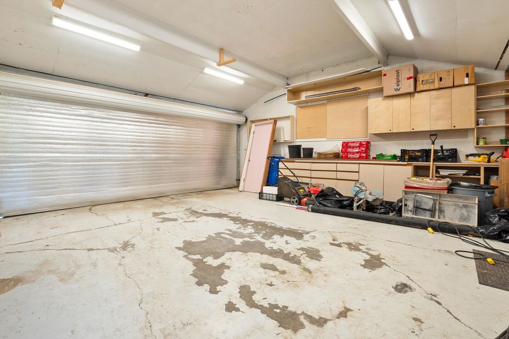 listing image 1103738810920267792