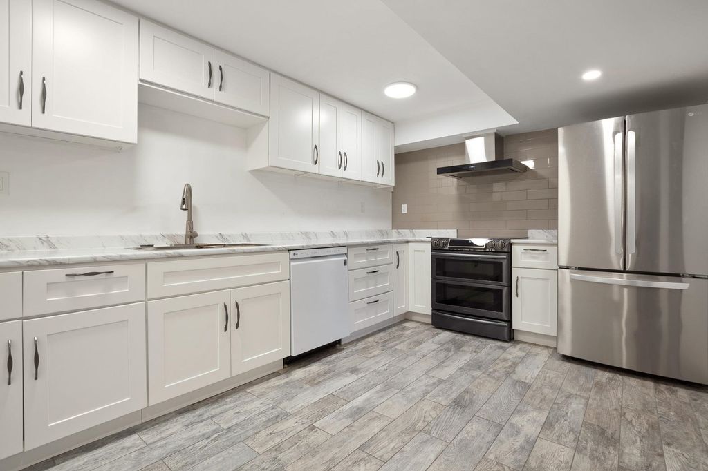 listing image 1109671277101894970