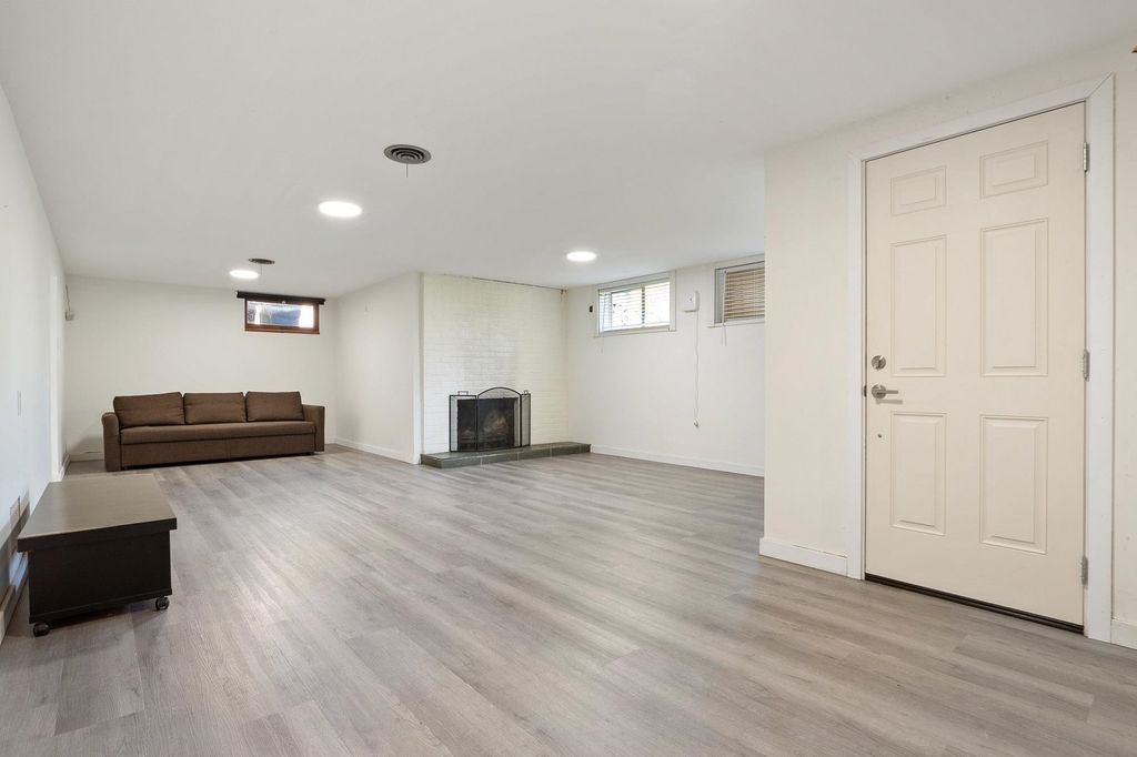 listing image 1106854326527299426