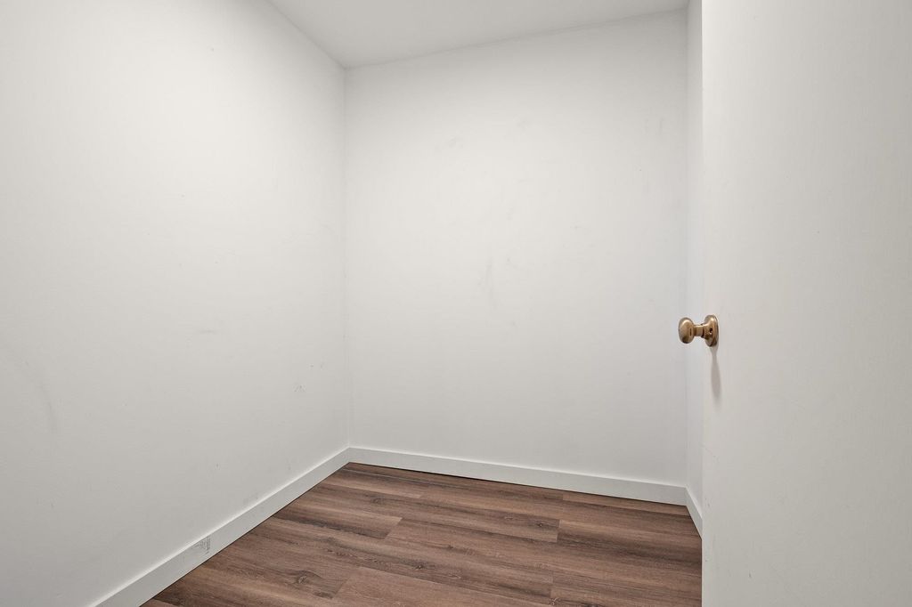 listing image 1106855822724632153
