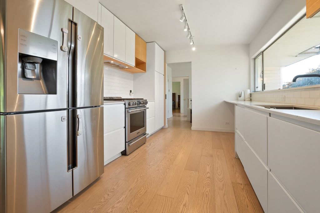listing image 1107490361923842441