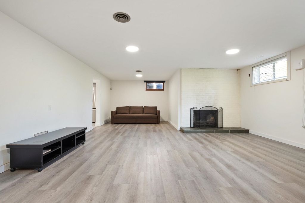 listing image 1101258102227055476