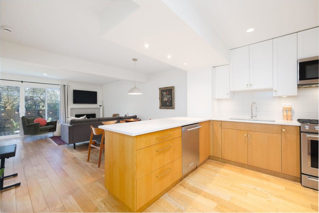 listing image 1100093683337907281