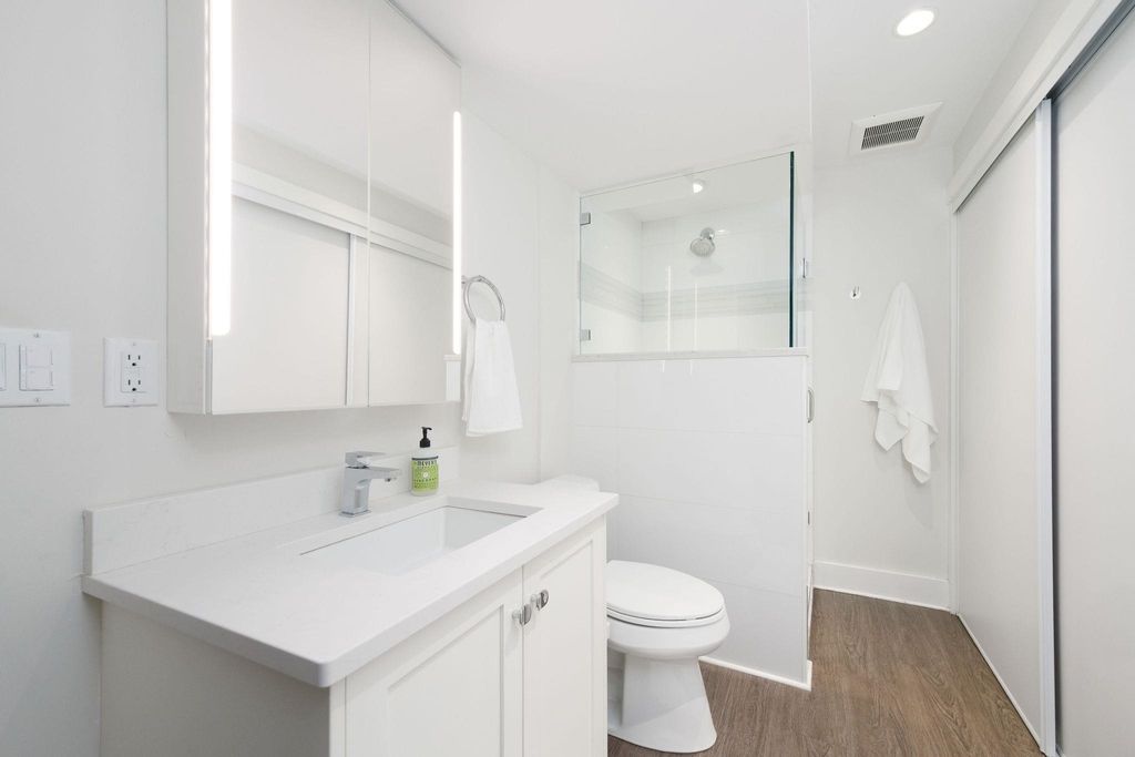 listing image 1107493045390117469