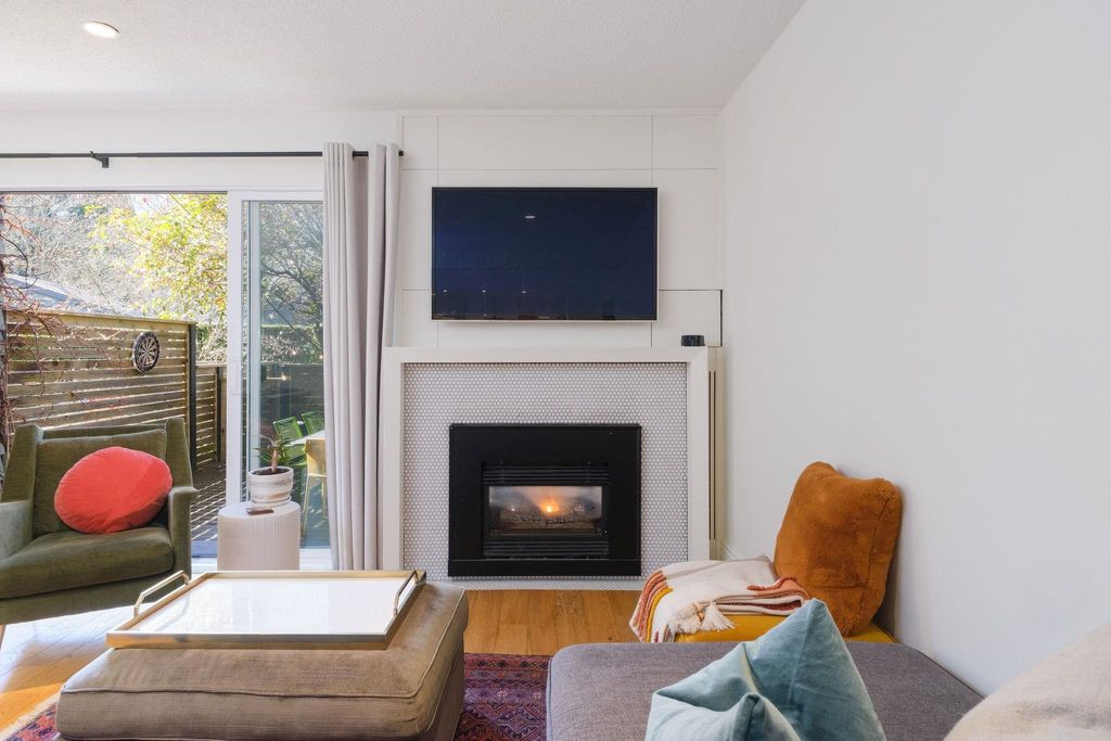 listing image 1106261538275674793