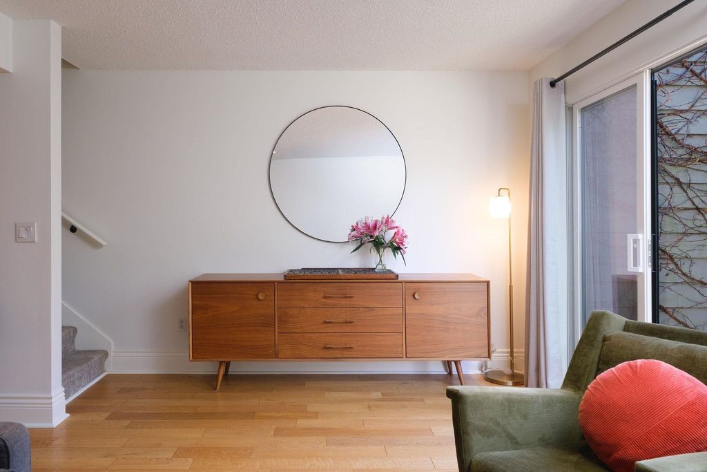 listing image 1108079175600625377