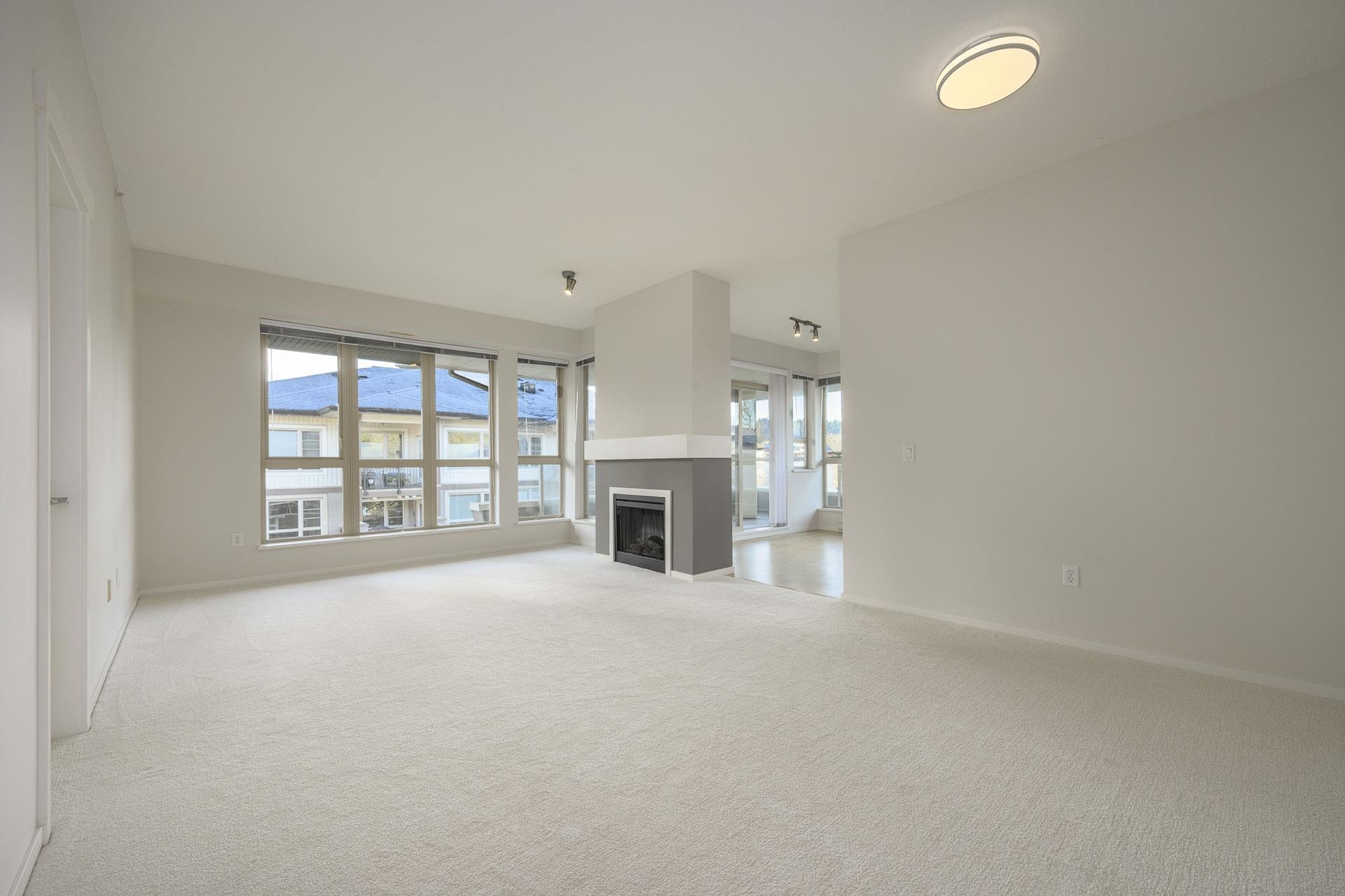 801 Klahanie Drive 419