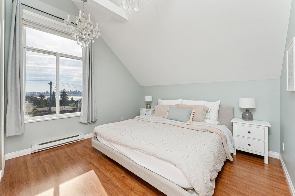 listing image 1100860623404344575