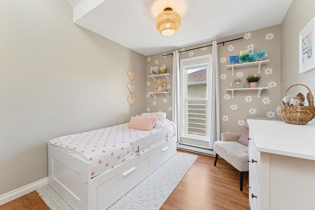 listing image 1103530385990636750