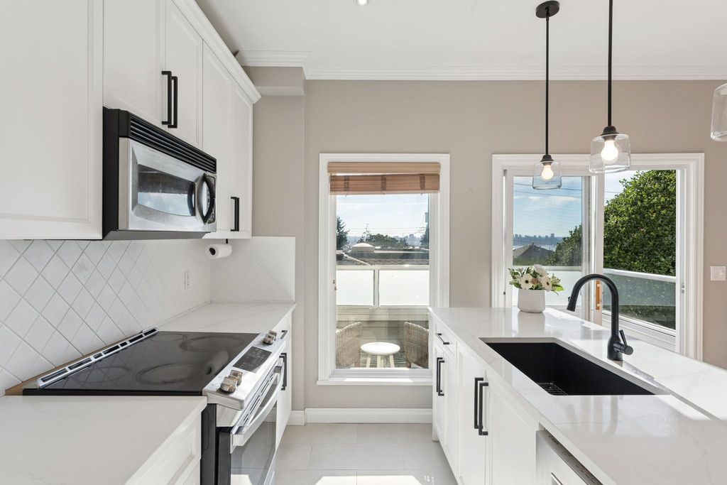 listing image 1104693125171914781